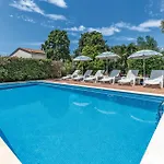 1 Bedroom Beautiful Apartment In Porec