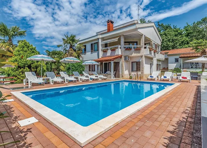 1 Bedroom Beautiful Apartment In Porec