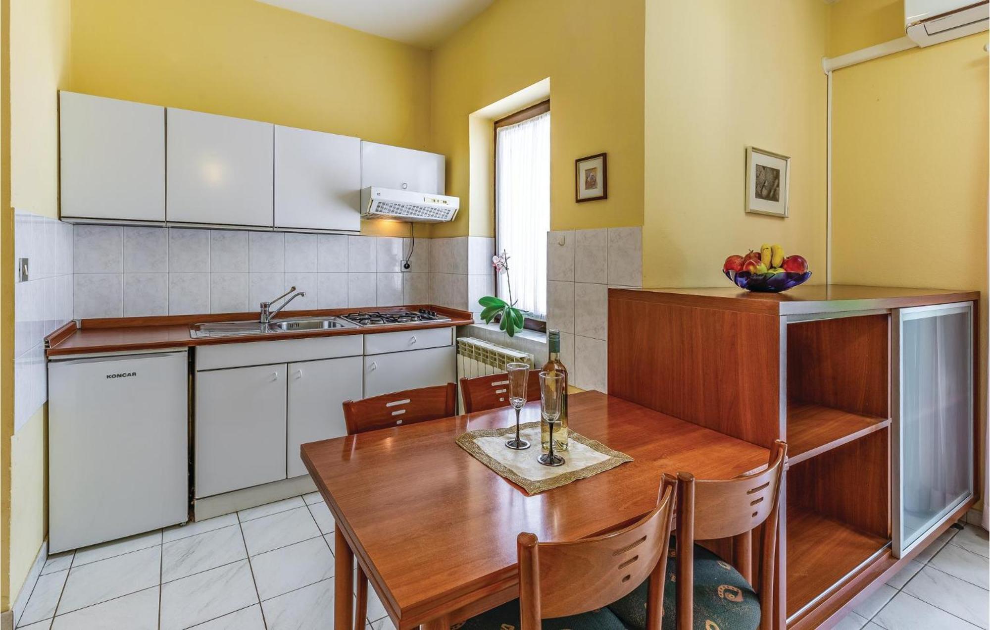 1 Bedroom Beautiful In *