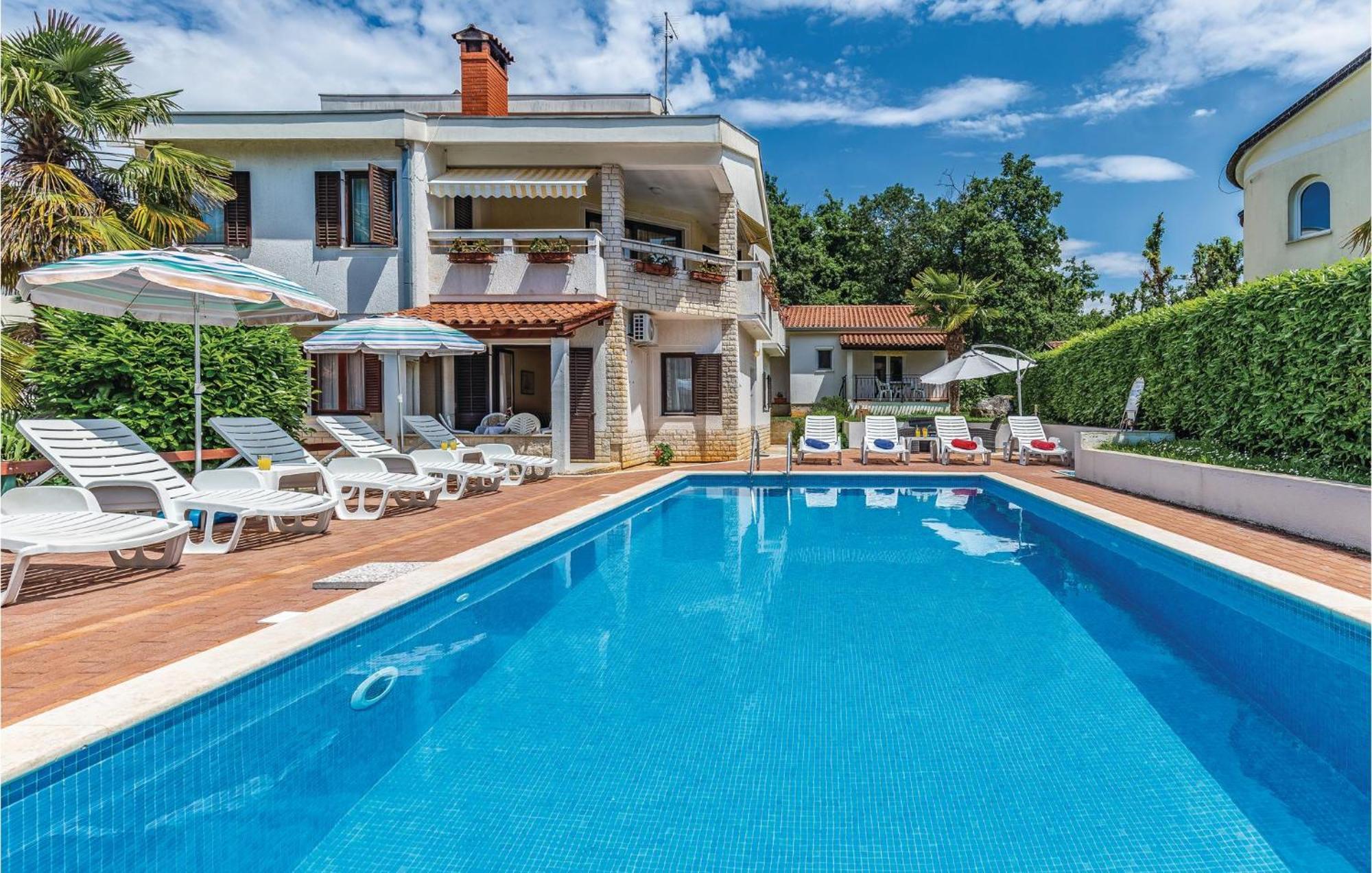 1 Bedroom Beautiful In * Poreč
