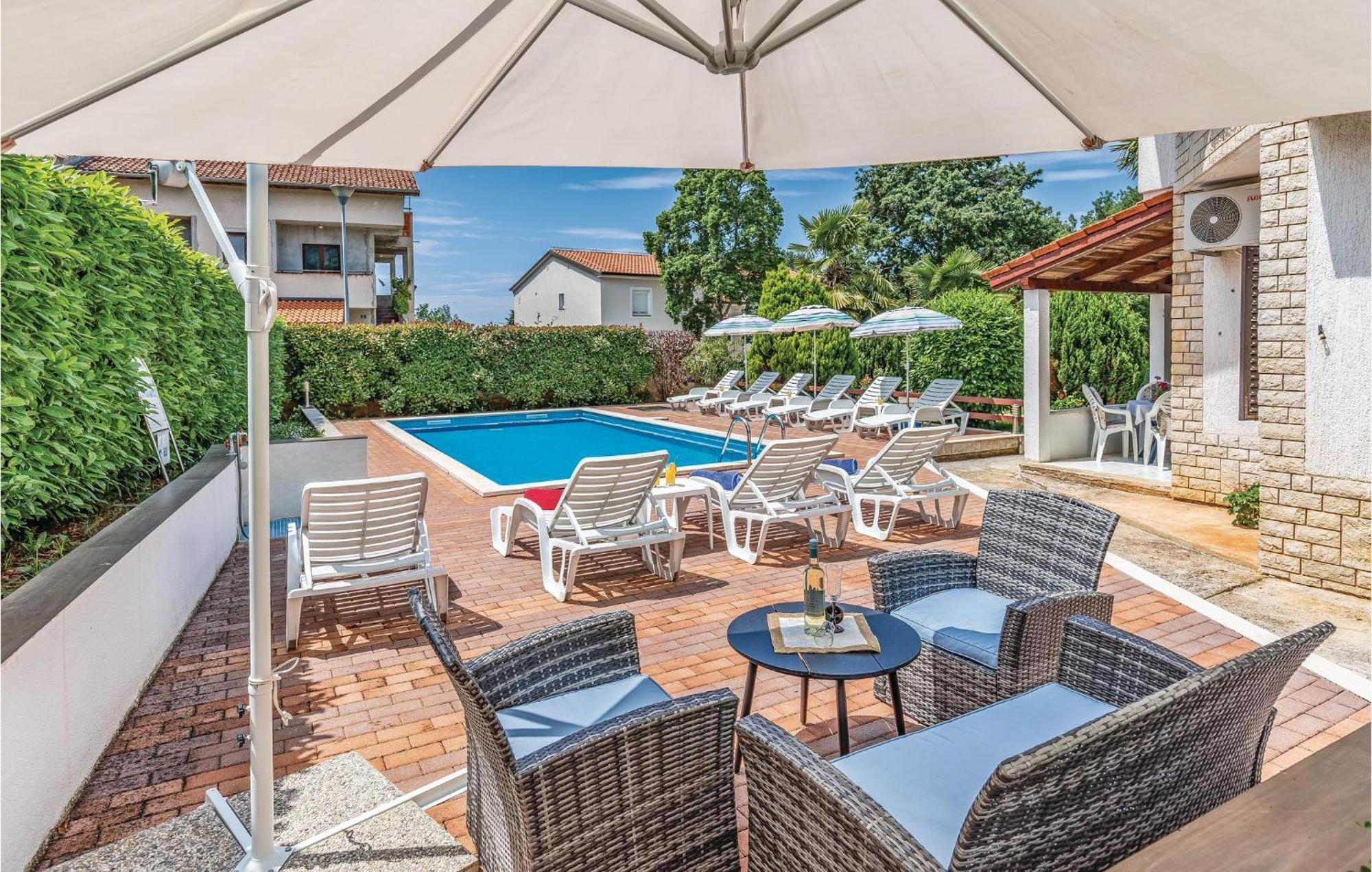 Apartment 1 Bedroom Beautiful In *